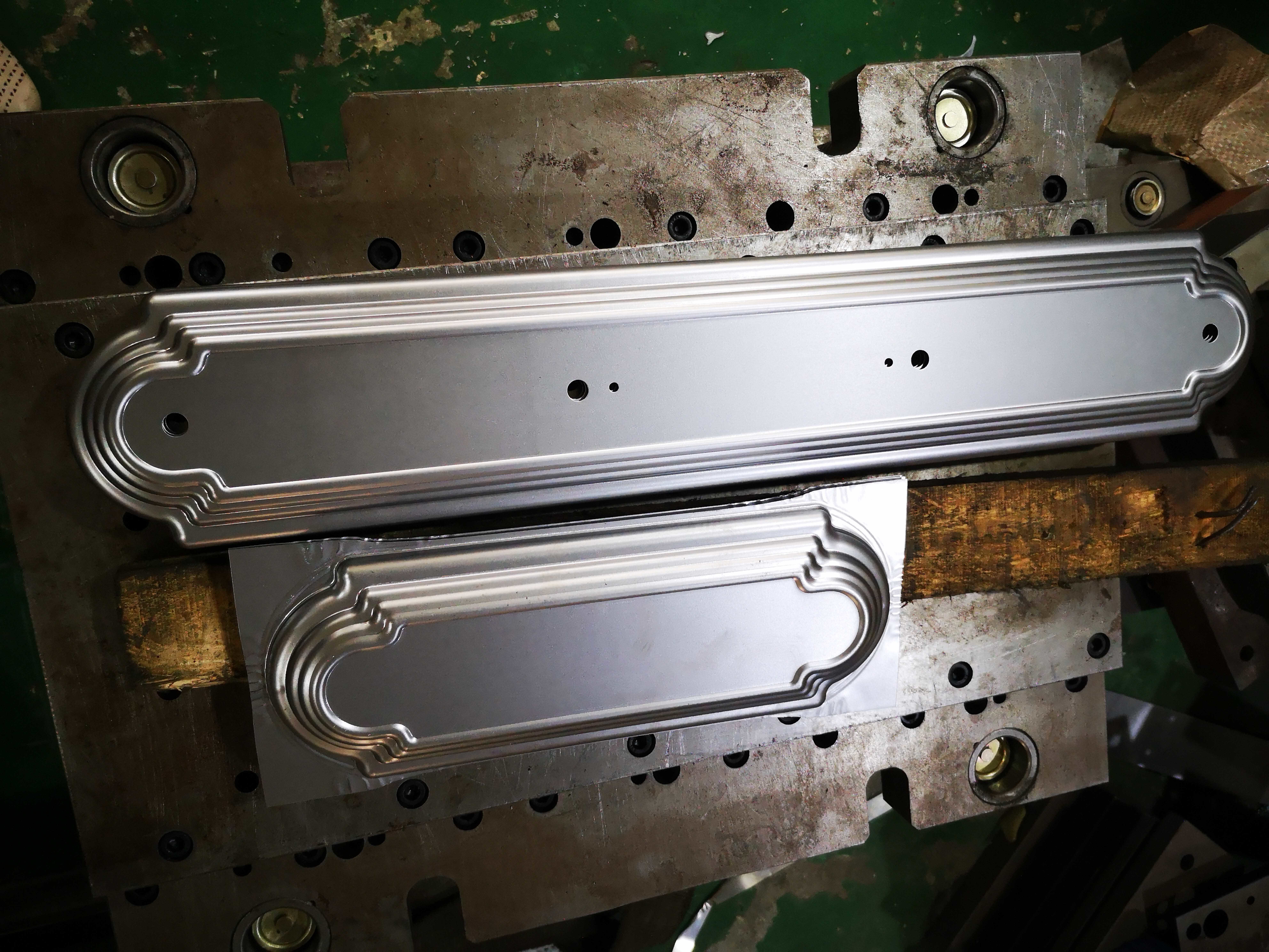 Custom Deep Drawn Decorative Metal Panel – High-Precision Stamped Cover Plate with Reinforcing Ribs, Mirror Finish, OEM for Appliances & Equipment