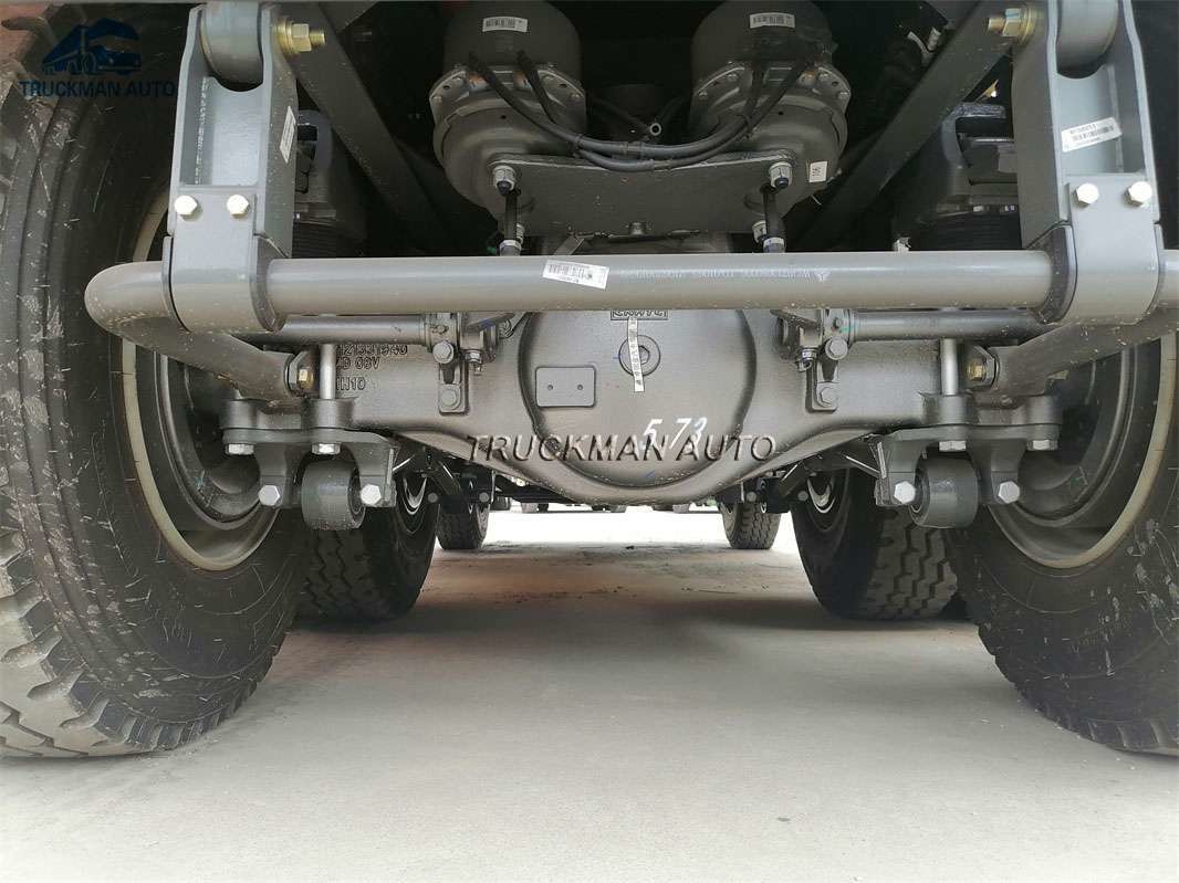 12 Wheel 371HP SINOTRUK HOWO 25 Cubic Meter Truck For Ghana
