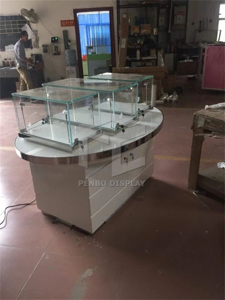 400*400*2400mm Luxury Jewellery Display Stands For Shops High End ODM