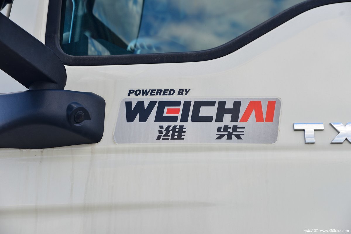 Heavy Truck HOWO 350 Horsepower Total Weight 31 Ton Volume 17.3 Cubic Meter Sinotruk 12 Gear Box 8X4 Liquid Supply Truck
