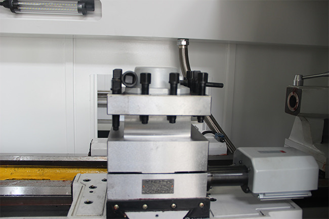 250mm Chuck Flat Bed CNC Lathe Machine , High Speed Computer Controlled Lathe