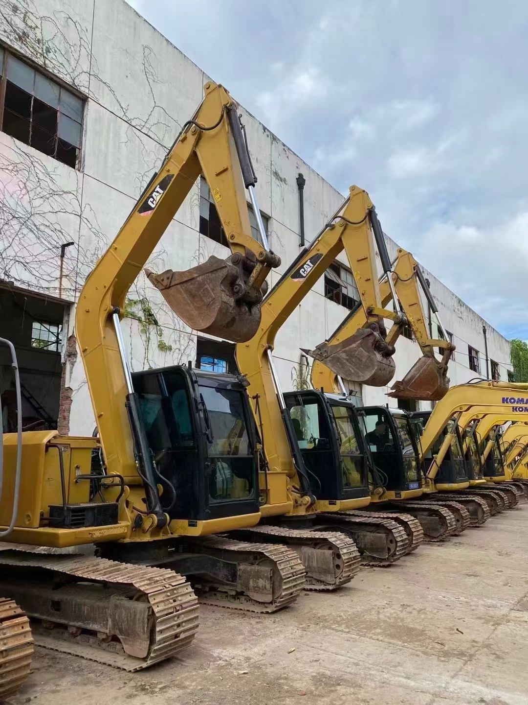 Export of Used Cat excavator Cat 307D In neat condition , all for a better price