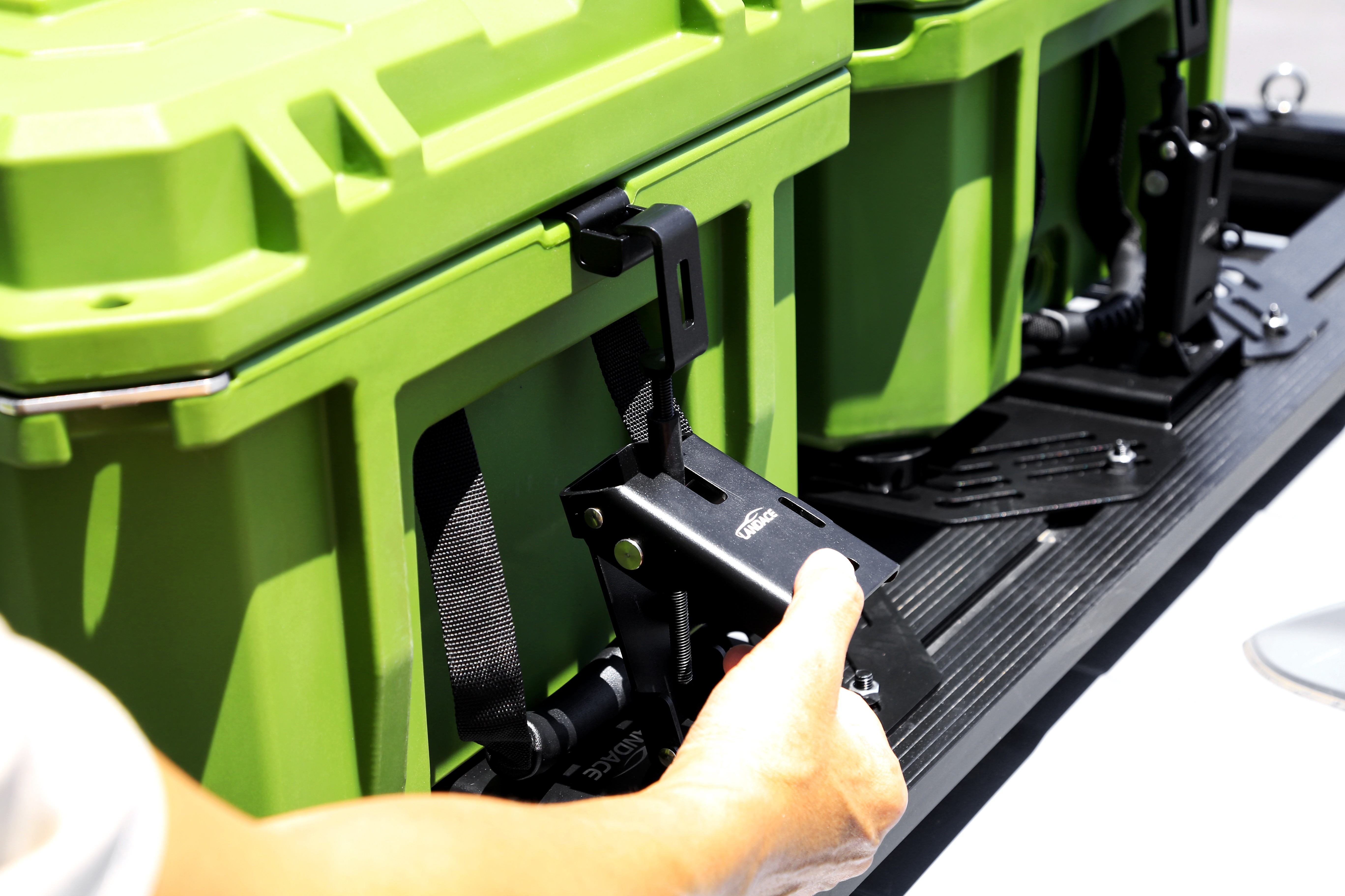 Green Rooftop Cargo Carrier Luggage Roof Rack Box OEM ODM