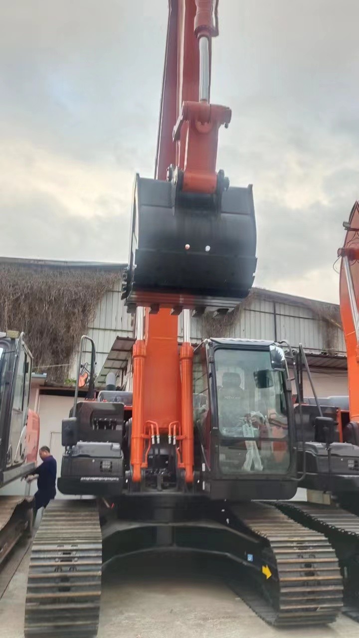 Upgrade Your Construction Fleet With This Hitachi Excavator