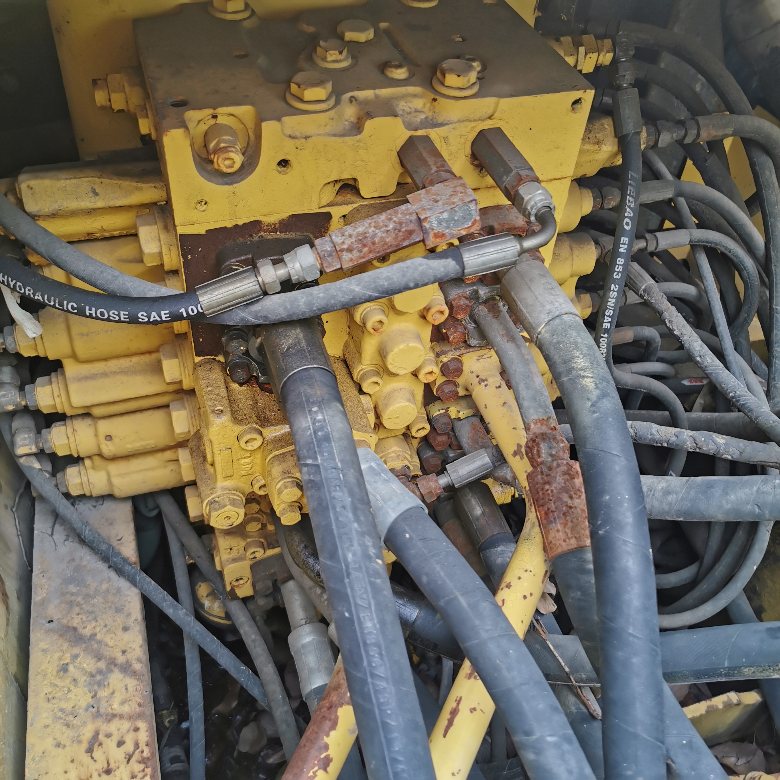 Shanghai Used Kumatsu PC200 PC220 PC240 Excavator with Original Hydraulic Pump 20 Ton