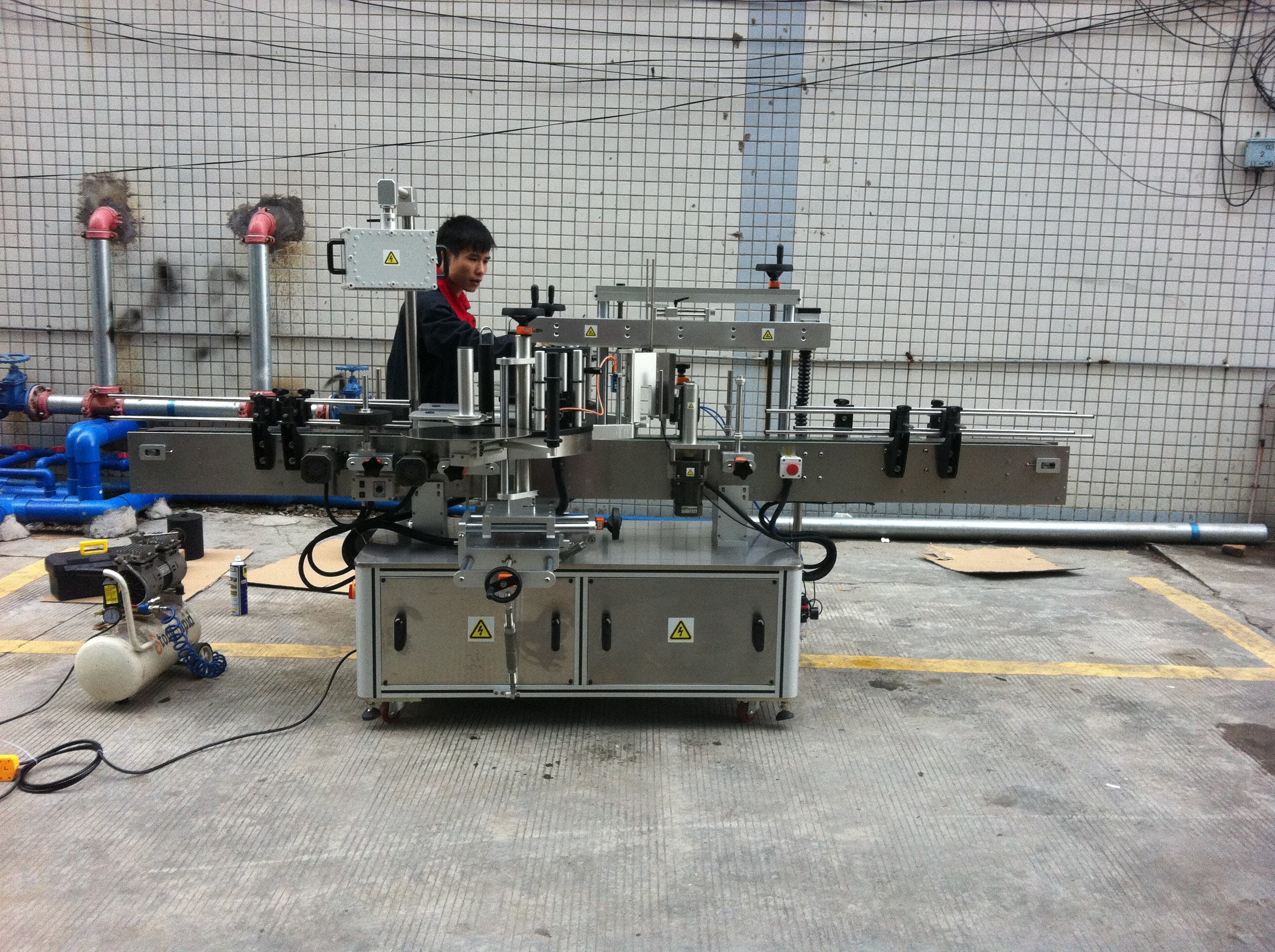 Full automatic adhesive Round Bottle Labeling Machine For Pet Bottles front and back
