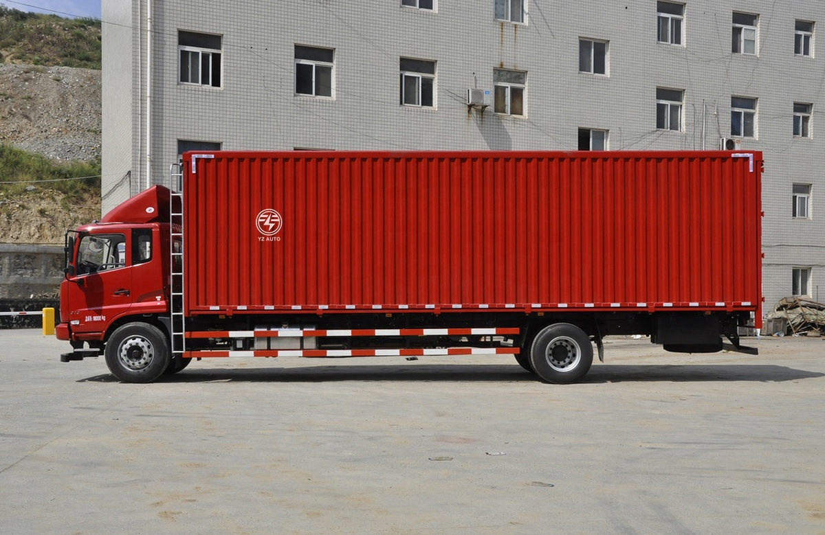 6700mm Wheelbase Dongfeng Van Truck With Manual Transmission And Advanced ABS System