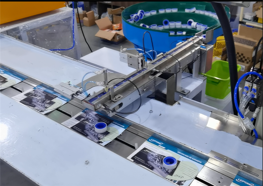 Automatic Bagging Pillow Packaging Machine for casters/manuals/masks/hotel supplies/tableware/furniture accessories