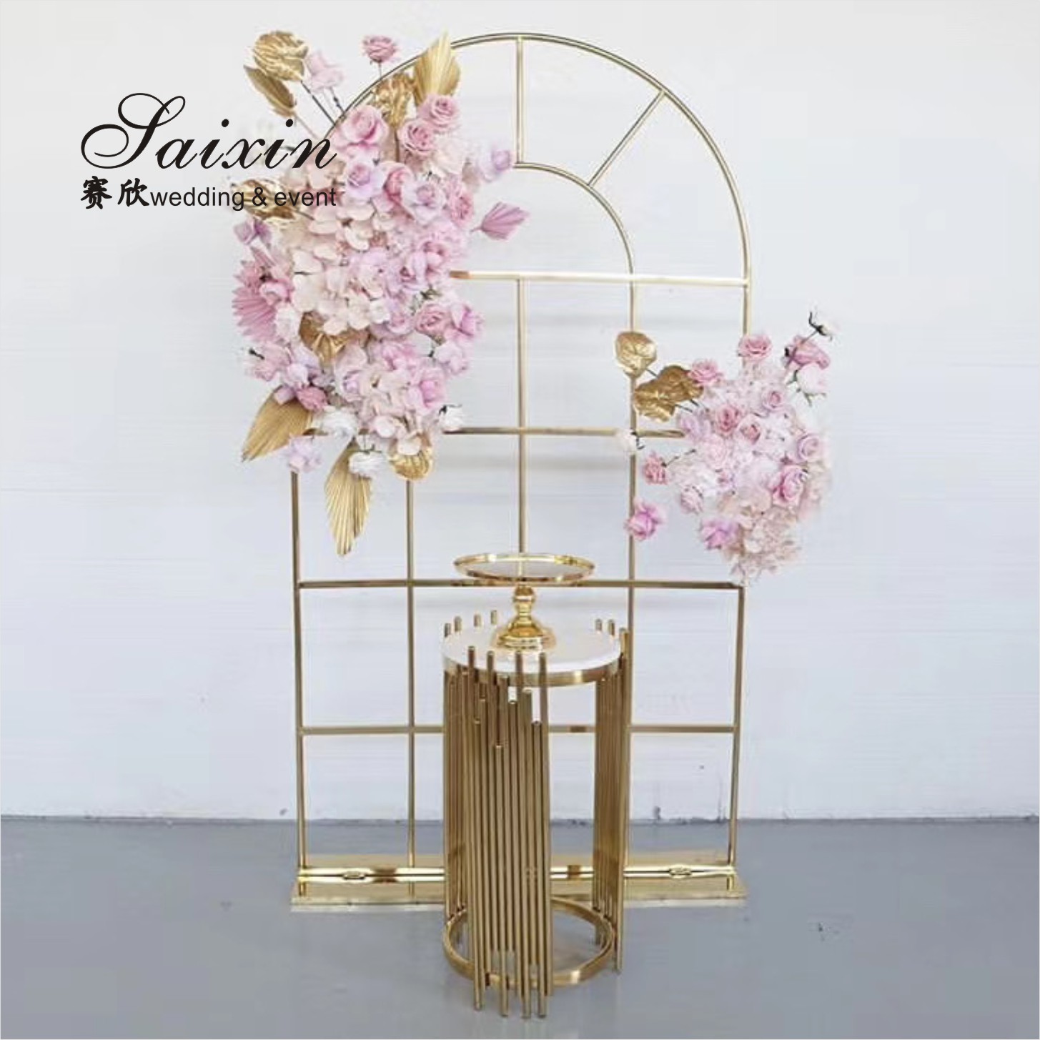 Outdoor Wedding Flower Stand Metal Floral Arrangement Stand White Geometric Trumpet