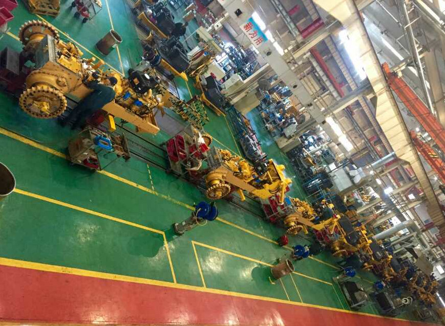 SD42 Shantui Bulldozer 310/2000kW/rpm Engine Model Cummins KTA19-C525