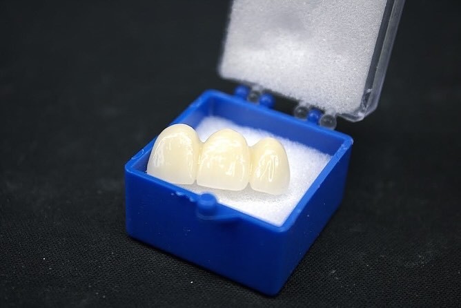 Precise Zirconia Crown Bridge Comfortable Fit / Esthetics 3-4 Days Quick Turnaround Time