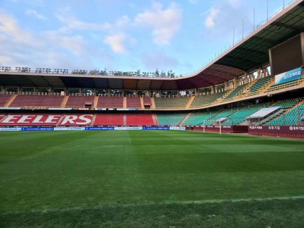 P6 P8 P10 Rental LED Indoor Outdoor Football Stadium LED Screen 1920Hz Refresh