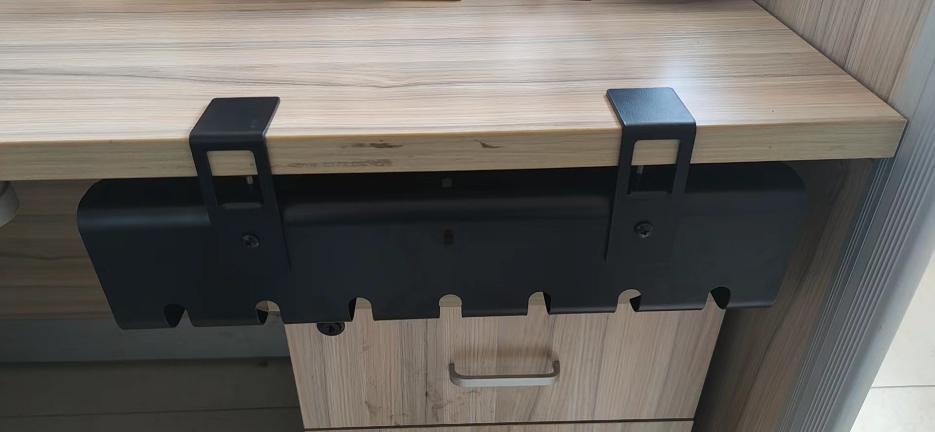 Powder Coating Under Desk Cable Management Tray No Drill Clamp Mount for Standing Type